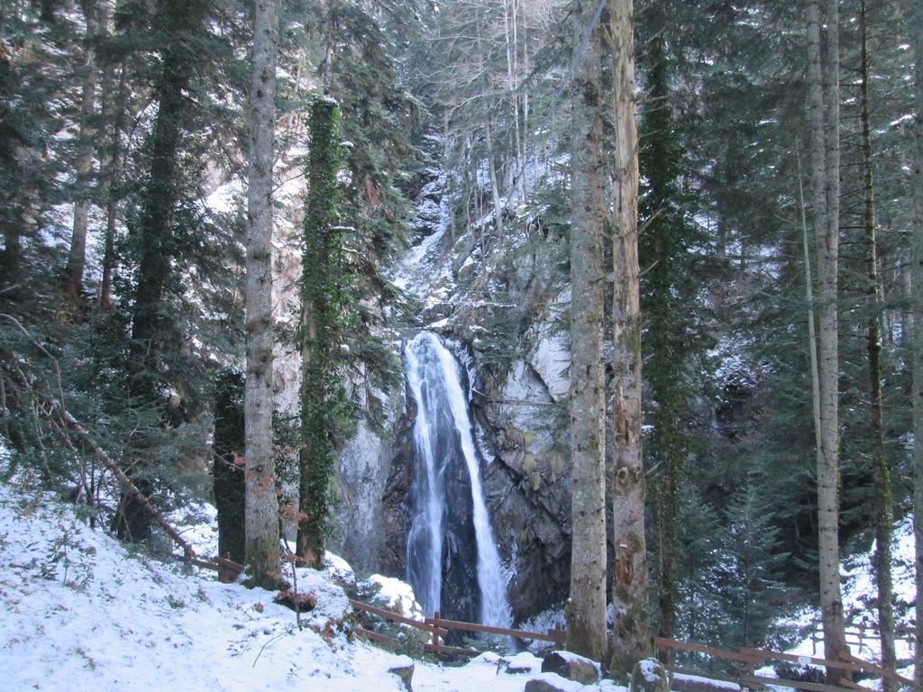 Gite Auberge Les Cascades La Mongie Exterior foto