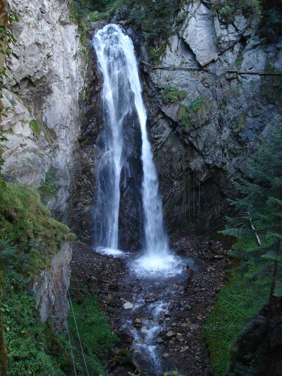 Gite Auberge Les Cascades La Mongie Exterior foto